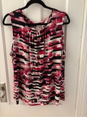 Sleeveless Printed V-Neck Top in Pink, Red, black & White